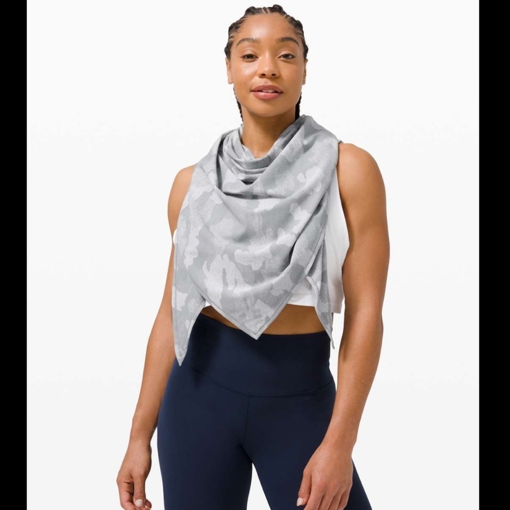 Lululemon All You Need Scarf
Heritage Speckle Camo Jacquard Rhino Grey Starlight